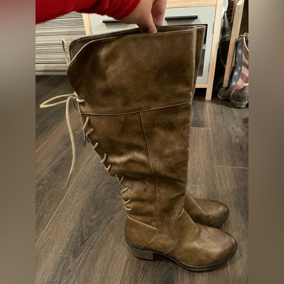 Boots - Picture 2 of 3